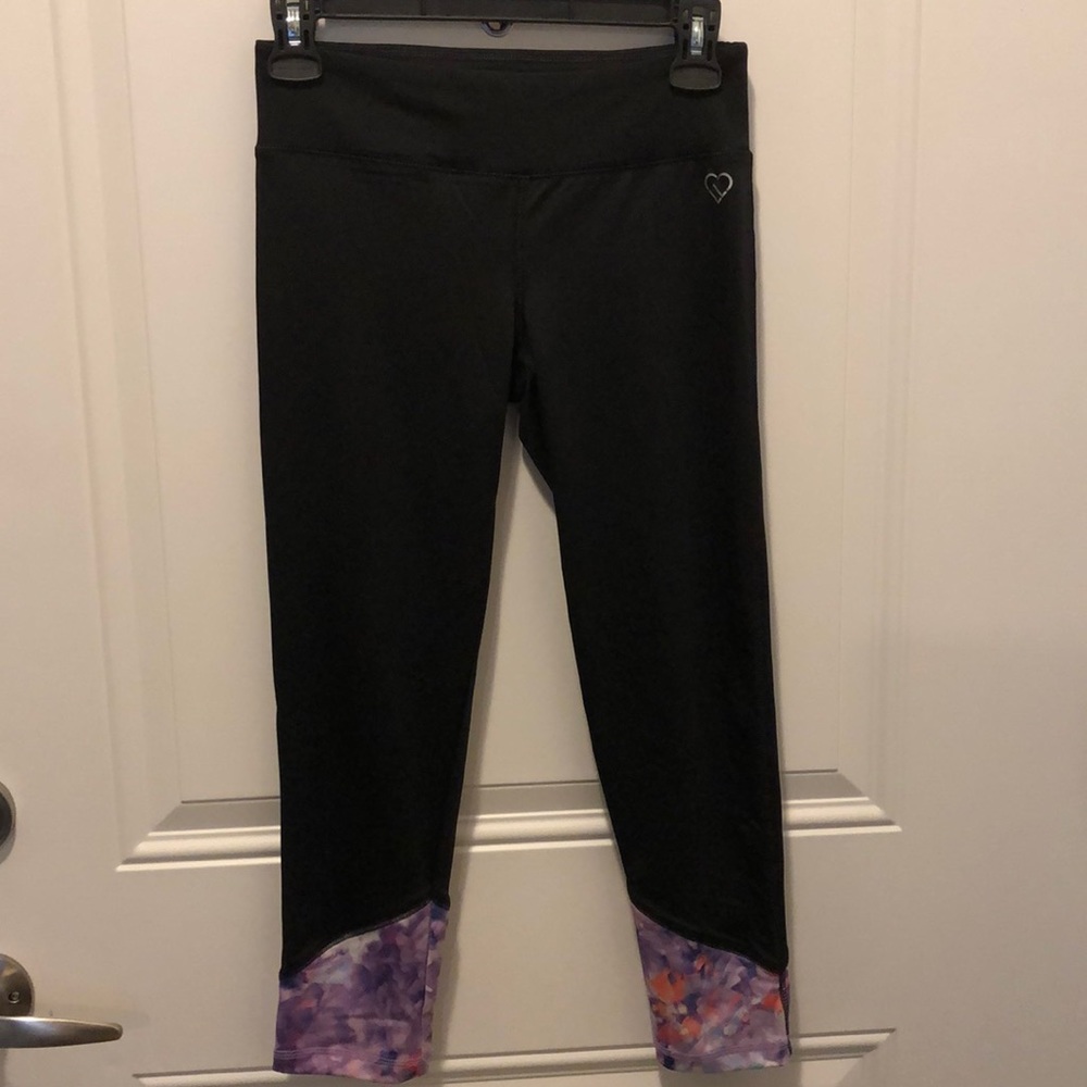 Cropped leggings with print at bottom